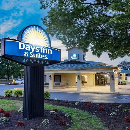 Days Inn & Suites By Wyndham Colonial Williamsburg Esterno foto