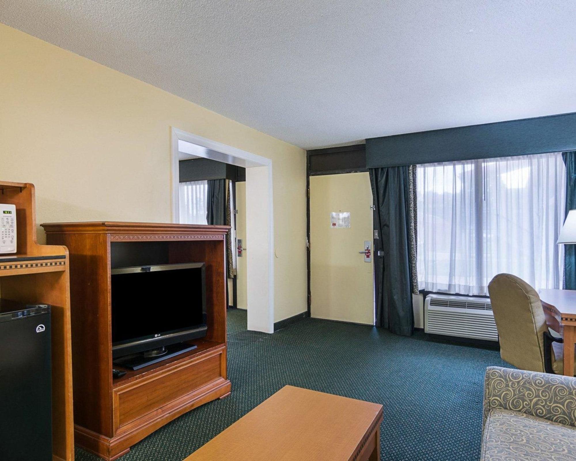 Days Inn & Suites By Wyndham Colonial Williamsburg Esterno foto