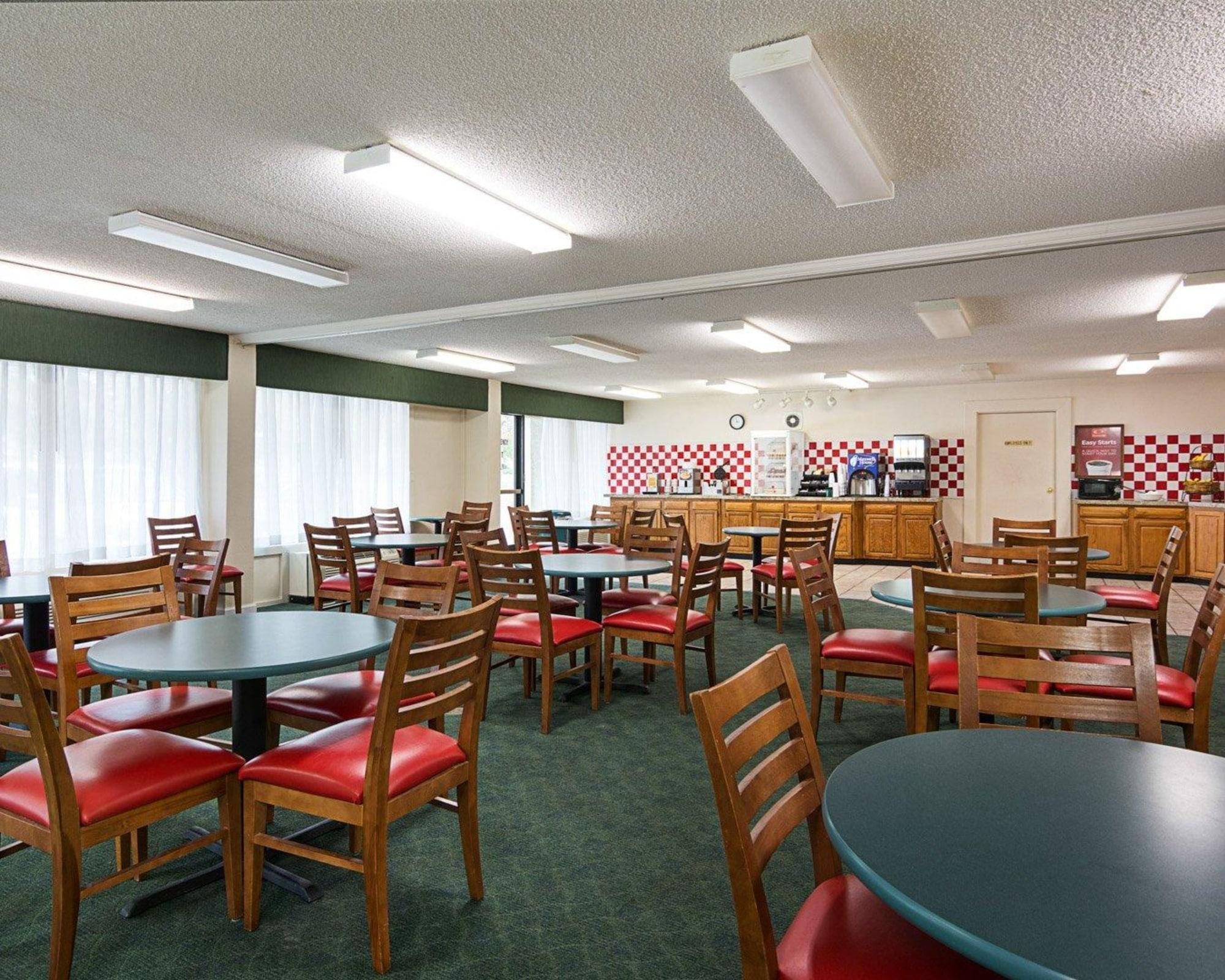 Days Inn & Suites By Wyndham Colonial Williamsburg Esterno foto