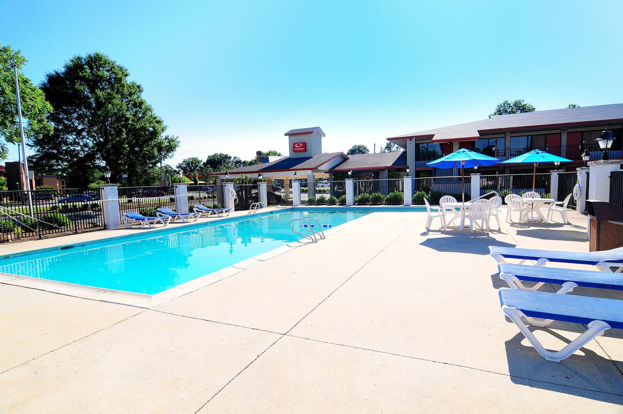 Days Inn & Suites By Wyndham Colonial Williamsburg Esterno foto