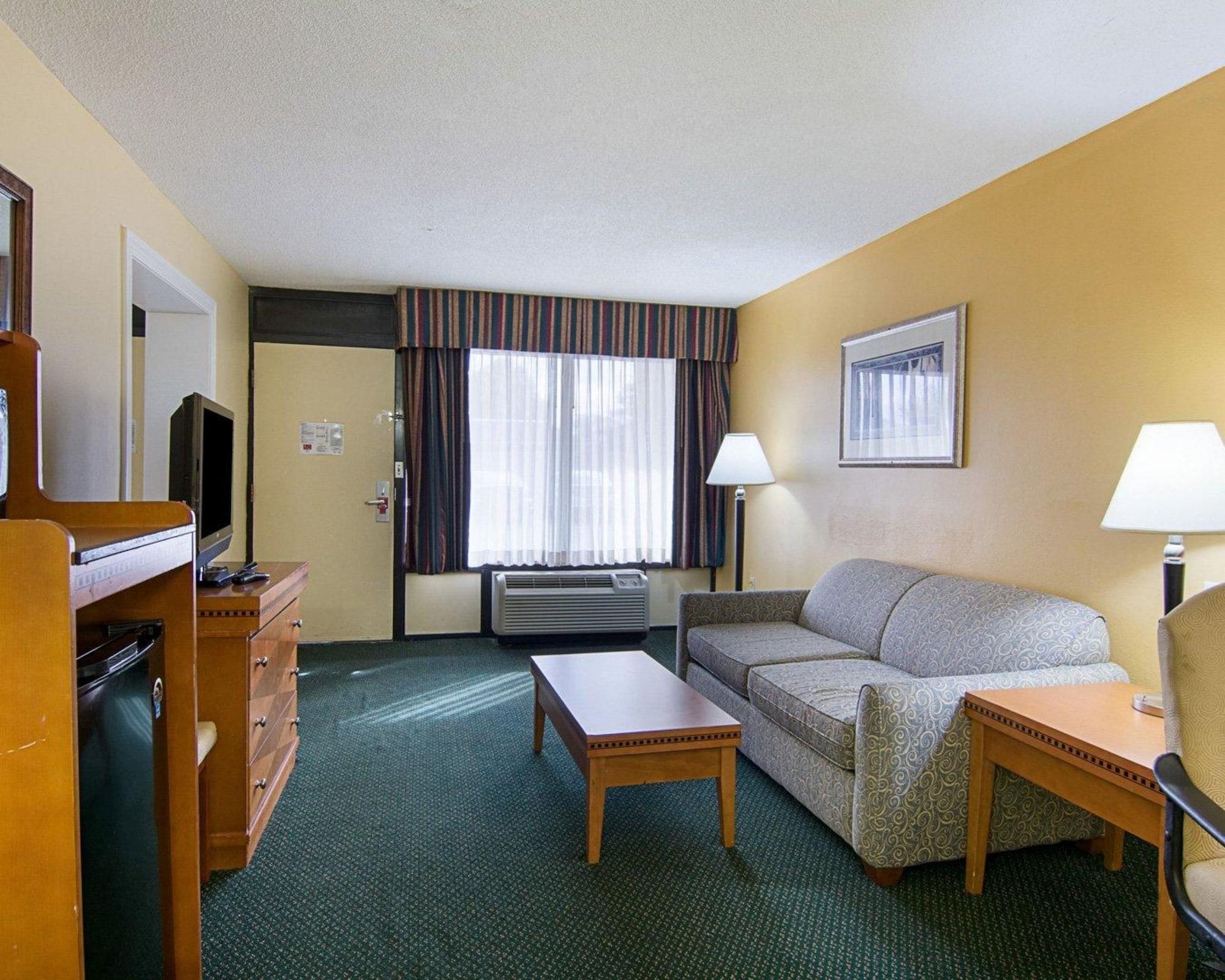 Days Inn & Suites By Wyndham Colonial Williamsburg Esterno foto