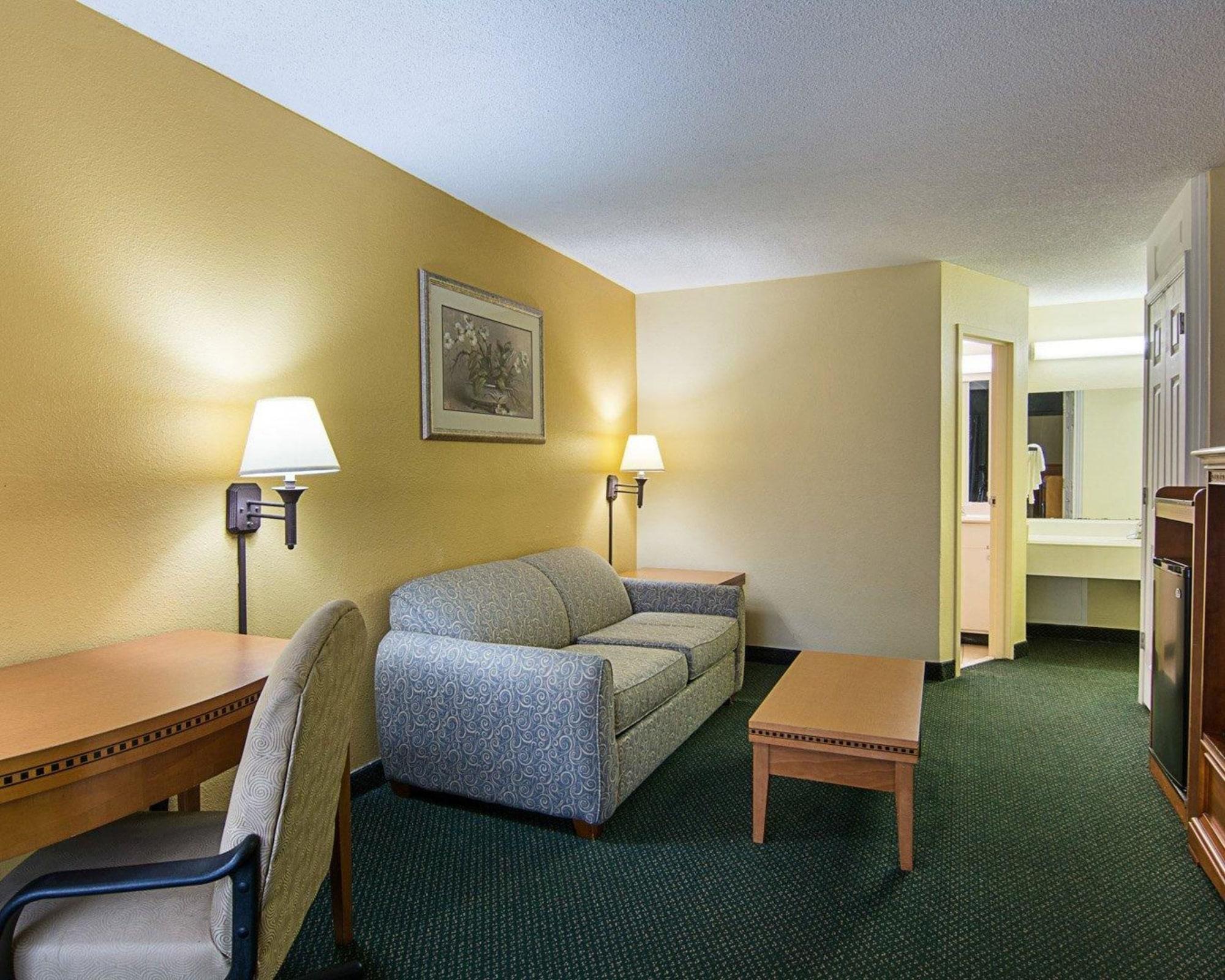 Days Inn & Suites By Wyndham Colonial Williamsburg Esterno foto