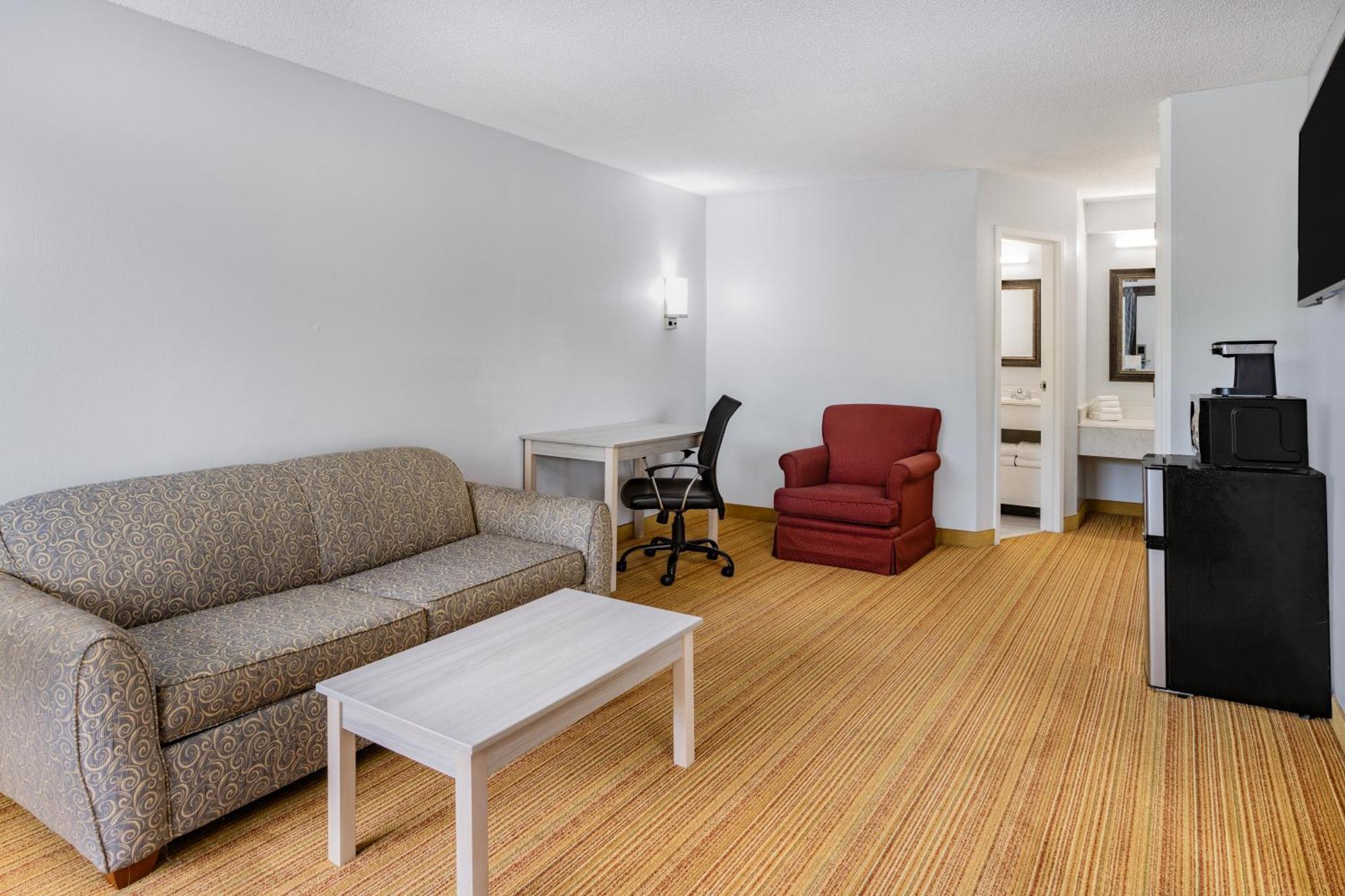 Days Inn & Suites By Wyndham Colonial Williamsburg Esterno foto