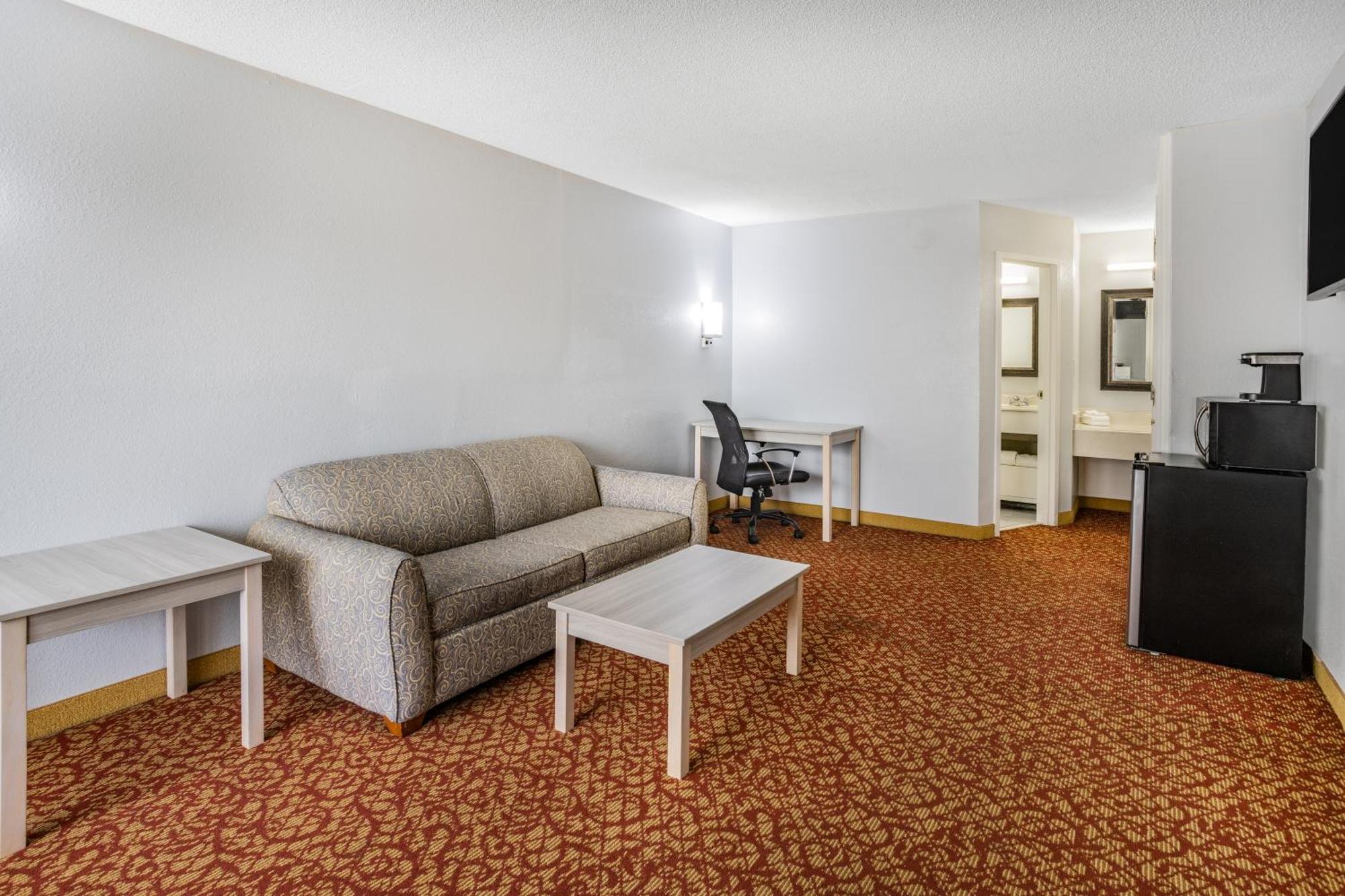 Days Inn & Suites By Wyndham Colonial Williamsburg Esterno foto