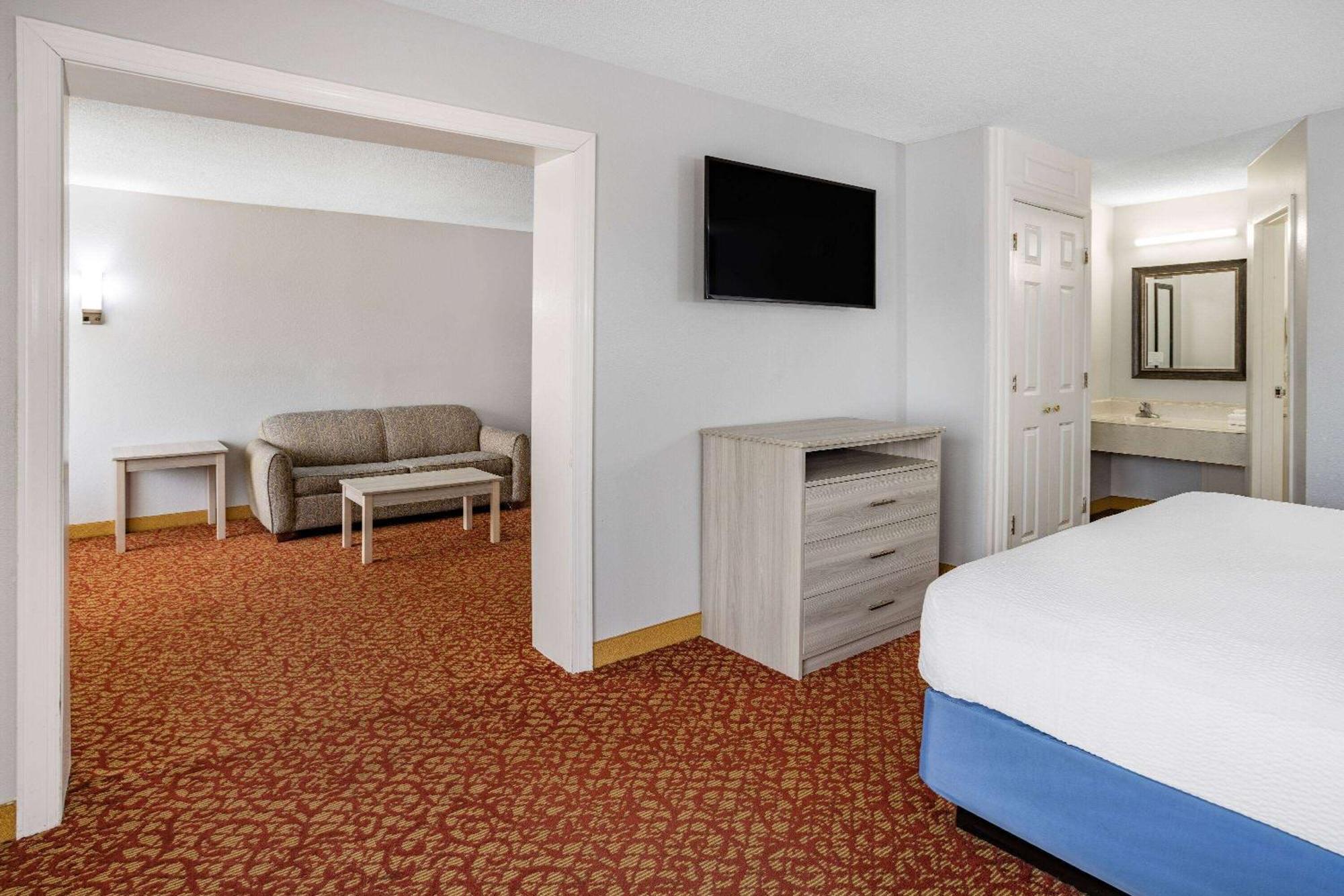 Days Inn & Suites By Wyndham Colonial Williamsburg Esterno foto